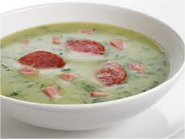 CALDO VERDE COM COUVE E CALABRESA